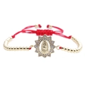Détail du pendentif Vierge Marie avec zircons et bracelet en cordon rouge ajustable - B0099 Rond Vierge Marie Cordon Rouge