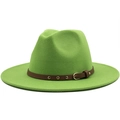 Detail van groene wollen fedora hoed met bruine lederen band en gouden metalen studs - M (56-58cm) / Groen