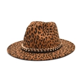 Detail der Fedora aus Wolle mit Leopardenmuster, Goldkette und flacher, breiter Krempe - M(56-58cm) / Khaki Leopardenmuster