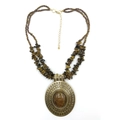 Detailansicht der Boho-Vintage-Halskette mit Tigerauge-Stein und Perlen-Halskette - Kaffeebraun