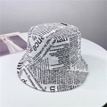 Sombrero de pescador estilo japonés con estampado de periódico vintage en blanco y negro - M (56-58cm) / Blanco