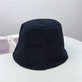 Chapeau bob noir de style japonais en tissu plissé sur une surface blanche propre - Ajustable M (56-58cm) / Noir