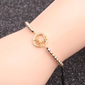 Driekleurige kralenarmband met zirkonia hertenhanger gedragen aan een pols voor dames - Multicolor Gemengde Ketting (Hert)