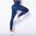 Detailansicht der dunkelblauen Yoga-Leggings mit hoher Taille und Netzstreifen - Dunkelblau