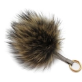 Détail d'un pompon en fourrure véritable avec lanière en cuir gris et anneau doré - Noir