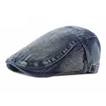 Coppola vintage in denim blu lavato con fibbia in metallo regolabile su sfondo bianco - Regolabile / Blu scuro