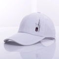 Casquette de baseball blanche en coton pour hommes avec étiquette latérale industrielle - Réglable / Blanc