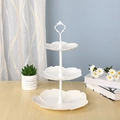Dreistufiger weißer Etagere in Blumenform mit elegantem Griff für Gebäck und Obst - 3-Stufig Blütenform
