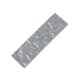 Primer plano de una pinza de pelo gris rectangular con una textura mate rugosa especial - Plata Mate
