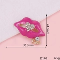 Detailed view of pink enamel lips charm with crystal heart and Kiss design 35.3mm - Fuchsia Heart Lips (D140)