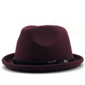 Dettaglio cappello fedora bordeaux con cinturino in pelle e fibbia rosa d'argento - M (56-58cm) / Borgogna (Fibbia a Rosa in Argento)