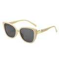 Modieuze beige vierkante zonnebril met donkergrijze glazen en gouden V-vormige metalen trim - Beige Frame Grijze Lenzen
