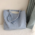 Sac cabas en coton à carreaux bleus et blancs avec de larges bretelles souples - Carreaux Bleus