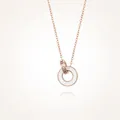 Detalle del collar de oro rosa con anillos de números romanos e incrustación blanca - N719-Concha Blanca Doble Anillo Romano