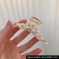 Pinza per capelli con fiori di resina bianca e perle finte, misura 2,6cm x 7,3cm - Grande / Pinza per Capelli Grande con Perle