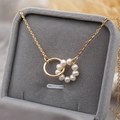 Pendente a cerchi intrecciati in oro 18K con perle d'acqua dolce su catenina - Oro