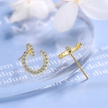 Orecchini a lobo a forma di C placcati in oro con micro diamanti scintillanti - Oro