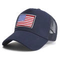 Cappellino trucker blu navy con toppa ricamata bandiera USA e retro in rete traspirante - Blu Notte