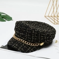 Berretto baker boy chic in tweed nero e oro con catena dorata decorativa su bianco - Regolabile / Berretto Newsboy a Scacchi / Nero