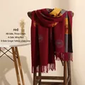 Écharpe double face bordeaux avec motif pissenlit et pompons en jaune et gris - Bordeaux