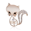 Broche chat en or rose avec tête en opale et détails étincelants en strass blancs - Chat