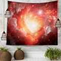 Tapiz moderno de galaxia con nebulosa roja colgado en una pared industrial gris - 150x130cm / Galaxia Naranja Roja