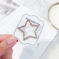 Elegante spilla a stella dorata con strass di cristallo su cartoncino regalo - Stella Grande / Oro