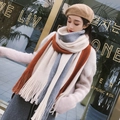 Écharpe en tricot beige, orange et gris avec blocs de couleurs et franges pour l'hiver - Caramel tricolore