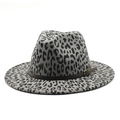 Grijze fedora hoed met luipaardprint, brede rand en decoratieve bruine leren riemband - M(56-58cm) / Grijs