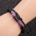 Ensemble de bracelets en perles noires et zircon cœur violet sur un bras de mannequin - Ensemble Noir Fusil