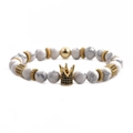 Eleganter Perlenarmband mit weißen Marmorsteinen und goldener Krone mit schwarzen Zirkonia - Weißes Türkis Große Kronenperle