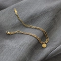 Detail of 18K gold double-layer bracelet with paperclip chain and Lucky pendant - Bracelet
