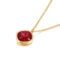 Minimalistische 15mm gouden ketting met een vierkante gefacetteerde rode edelsteen - Rood (KN84602-GC)