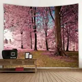 Tenture forêt avec arbres roses et feuilles mortes dans un décor de chambre cosy - 230x150cm / Forêt romantique rose