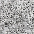 Silberne quadratische Buchstabenperlen für DIY-Schmuckherstellung und Basteln - Quadratisch Antik Silber Russische Buchstabenperlen