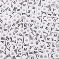 Quadratische Acryl-Buchstabenperlen in Weiß mit schwarzen kyrillischen Buchstaben - Quadratisch Weiß mit schwarzen russischen Buchstaben