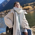 Écharpe tricotée dégradé blanc et vert avec franges pour femme, idéale pour l'hiver - Blanc avec bordure verte