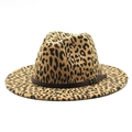 Klassieke fedora hoed met luipaardprint, bruine leren band en metalen gesp detail - M(56-58cm) / camel