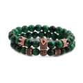 Set di bracciali con perle occhio di tigre verde 8mm e ciondolo corona oro rosa su sfondo bianco - Set Occhio di Tigre Verde