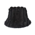 Dettaglio del cappello alla pescatora in ecopelliccia nera con trama morbida e righe - M (56-58cm) / Nero