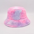 Dettaglio della pelliccia sintetica tie-dye rosa e lavanda di un cappello da pescatore - M (56-58cm) / Rosa Viola