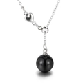 Collar de acero inoxidable plateado con dije de corazón y un colgante de perla negra - Estilo de Perla Negra (KN109647-Z)