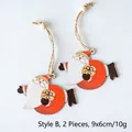 Lot de 2 suspensions Père Noël en bois avec boîtes cadeaux rouges et cordes en chanvre - Style B (2 Pcs)