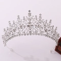 Dettaglio corona barocca argento con cristalli scintillanti per spose e compleanni festivi - Argento