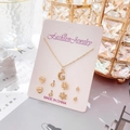 Parure dorée avec collier pendentif lune et quatre paires de boucles d'oreilles étoiles - Carte Rose-Collier Lune Étoile Doré et 4 Paires de Boucles d'Oreilles (Cœur LOVE/Lune/Flocon/Étoile)