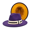 Dettaglio di un cappello fedora viola scuro con fodera gialla e nastro intrecciato su bianco - M (56-58cm) / Viola con Interno Giallo