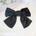 Pince à cheveux élégante avec grand nœud en satin noir et finition soyeuse - Clip à ressort en satin / Noir (Satin)