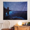 Arazzo decorativo con cielo stellato e sentieri stellari su una parete bianca - 150x130cm / Stile 1