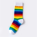 Calza alta in cotone a righe arcobaleno con tallone e punta bianchi su sfondo bianco - Taglia unica / Polsino Bianco