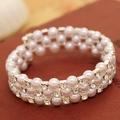 Bracciale a tre strati con perle bianche e strass argentati dal design avvolgente - Stile a 3 File